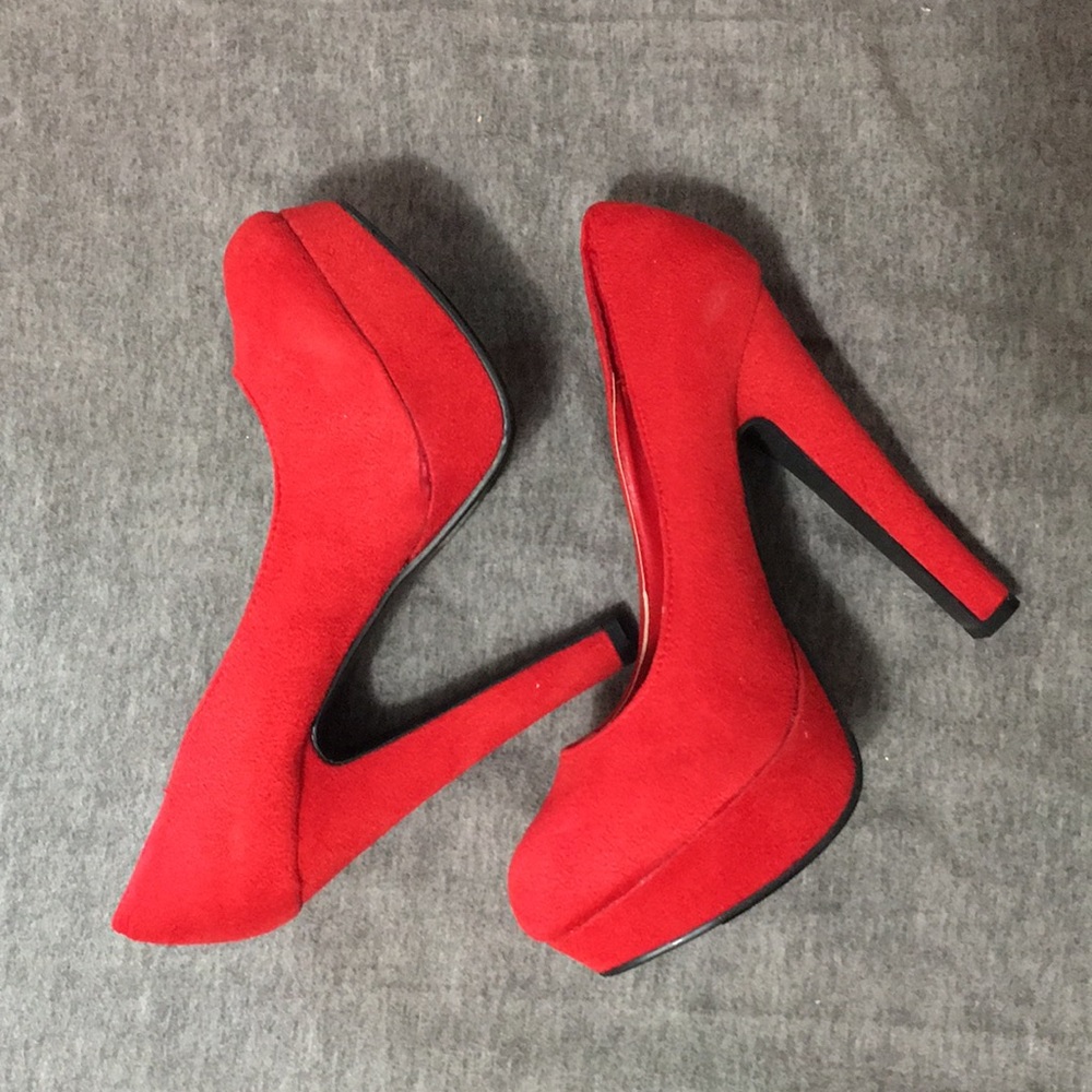 Hot Red Heels! 👠